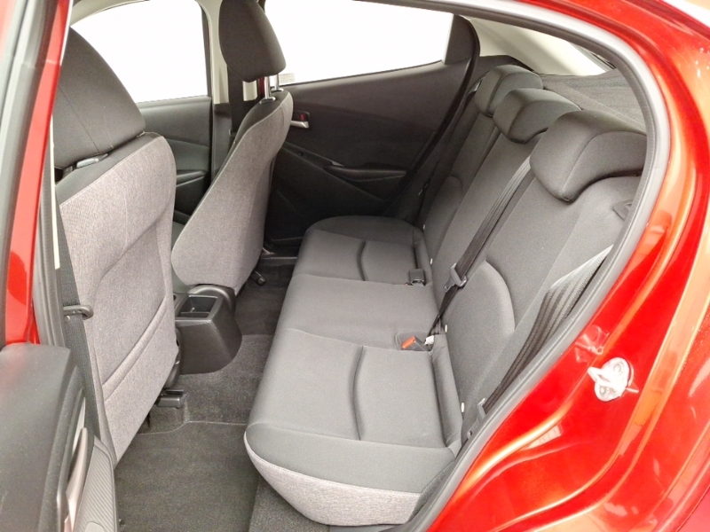 Mazda 2 1.5 Skyactiv G 75 Centre-line Red #6