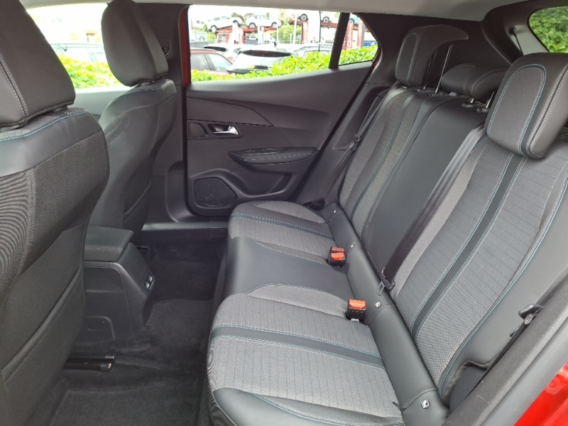 Peugeot e-2008 100Kw Allure Premium 50Kwh Red #6