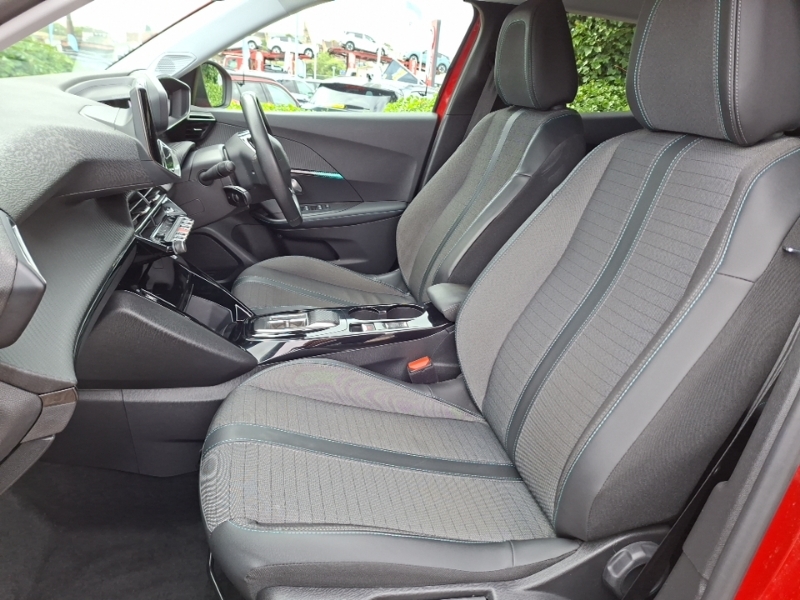 Peugeot e-2008 100Kw Allure Premium 50Kwh Red #5