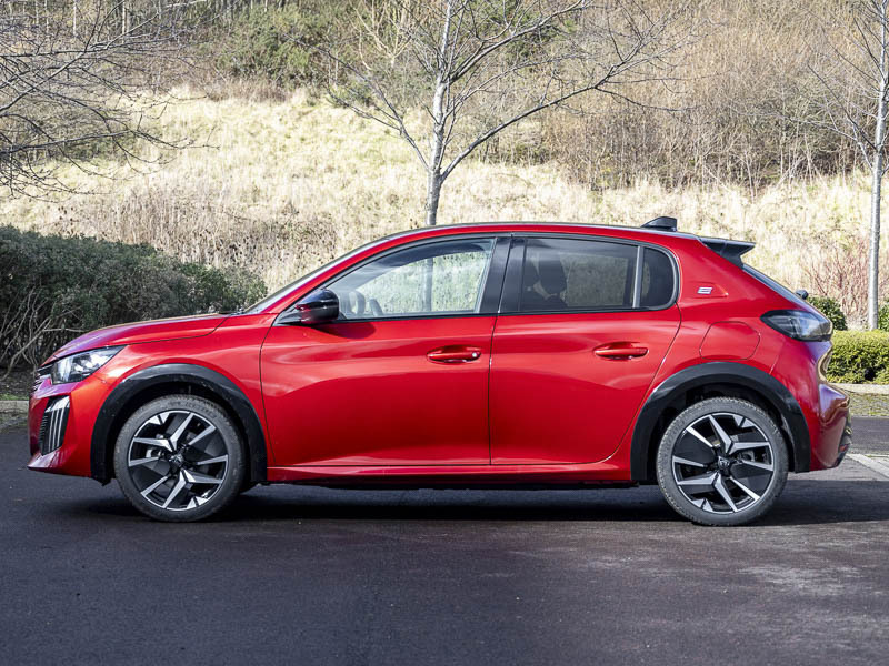 Peugeot e-208 100Kw Gt 50Kwh Red #4