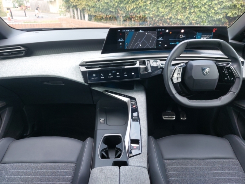 Peugeot 3008 157Kw Allure 73Kwh Black #3