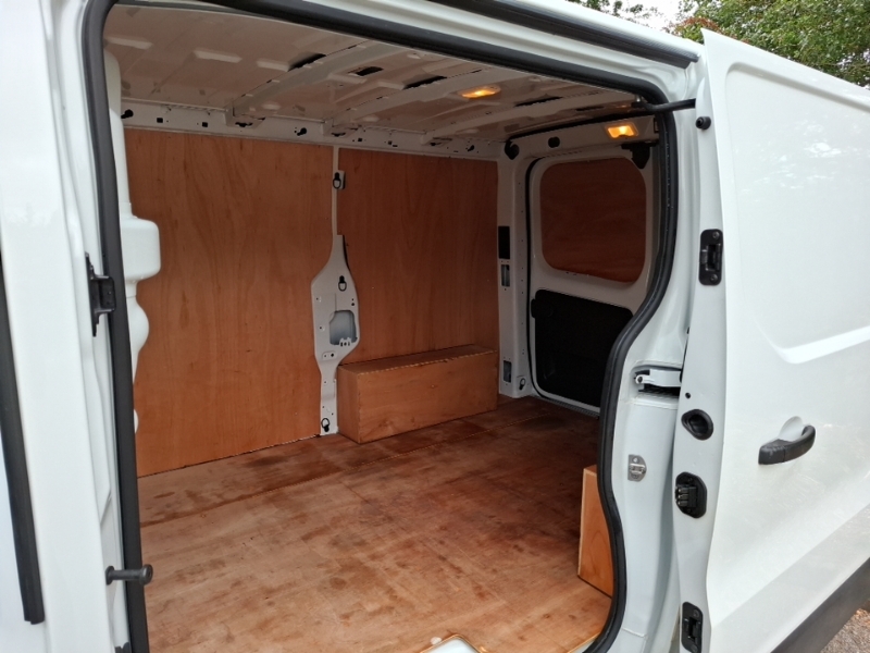 Renault Trafic Sl30 Blue Dci 130 Advance Van White #6