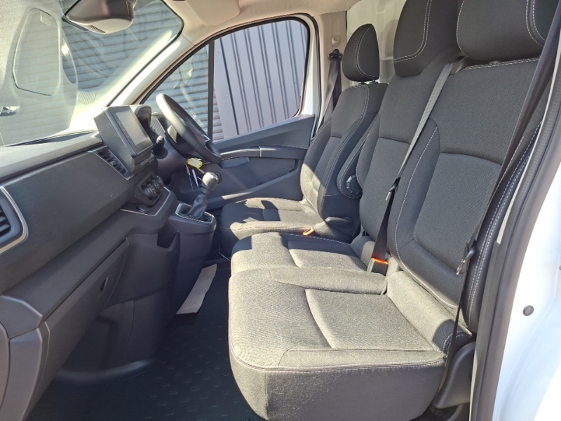 Renault Trafic Sl30 Blue Dci 150 Extra Safety Van White #5