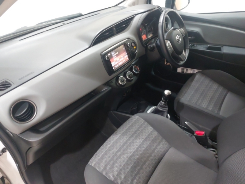 Toyota Yaris 1.5 Vvt-h Icon Hatchback Red #5