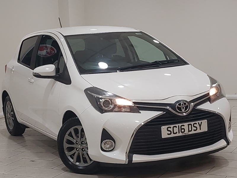 Toyota Yaris 1.5 Vvt-h Icon Hatchback Red #1