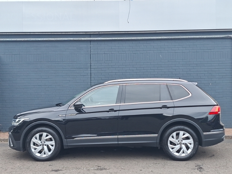 Volkswagen Tiguan Allspace 1.5 Tsi Life Dsg Black #4