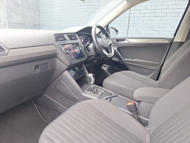 Volkswagen Tiguan Allspace 1.5 Tsi Life Dsg Black #5