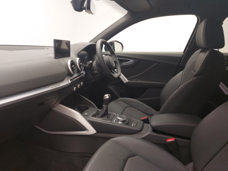 Audi Q2 30 Tfsi Black Edition Black #5