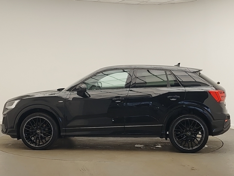 Audi Q2 30 Tfsi Black Edition Black #4