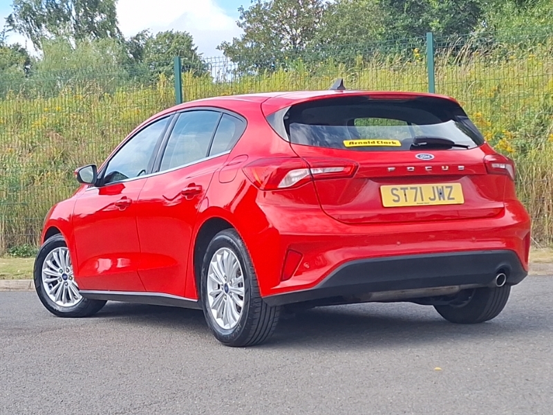 Ford Focus 1.0 Ecoboost 125 Titanium Edition ST71JWZ Red #2