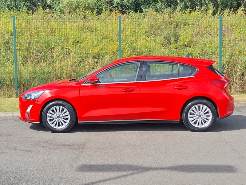 Ford Focus 1.0 Ecoboost 125 Titanium Edition ST71JWZ Red #4