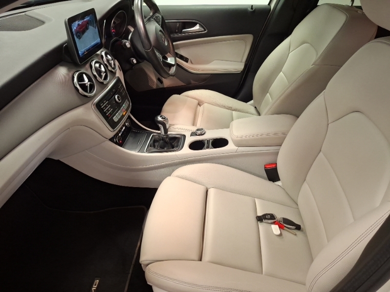 Mercedes-Benz GLA Class Gla 200 Sport White #5