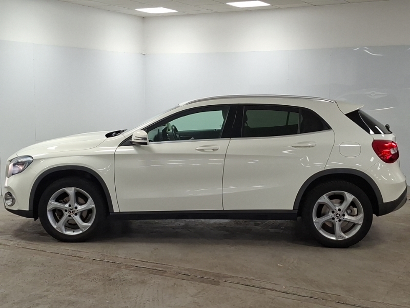 Mercedes-Benz GLA Class Gla 200 Sport White #4