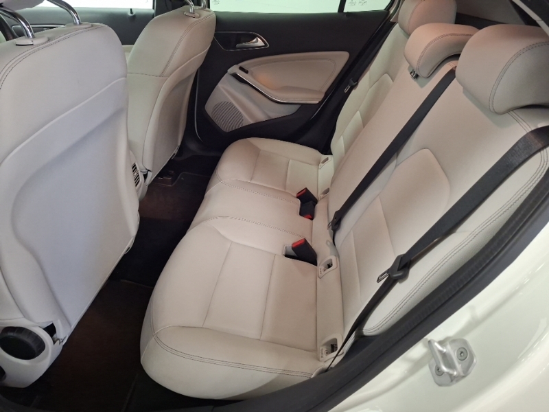Mercedes-Benz GLA Class Gla 200 Sport White #6