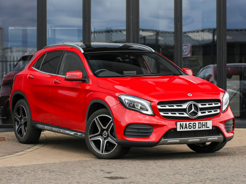 Mercedes-Benz GLA Class Gla 200 Amg Line Premium Plus Red
