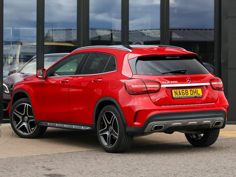 Mercedes-Benz GLA Class Gla 200 Amg Line Premium Plus Red #2