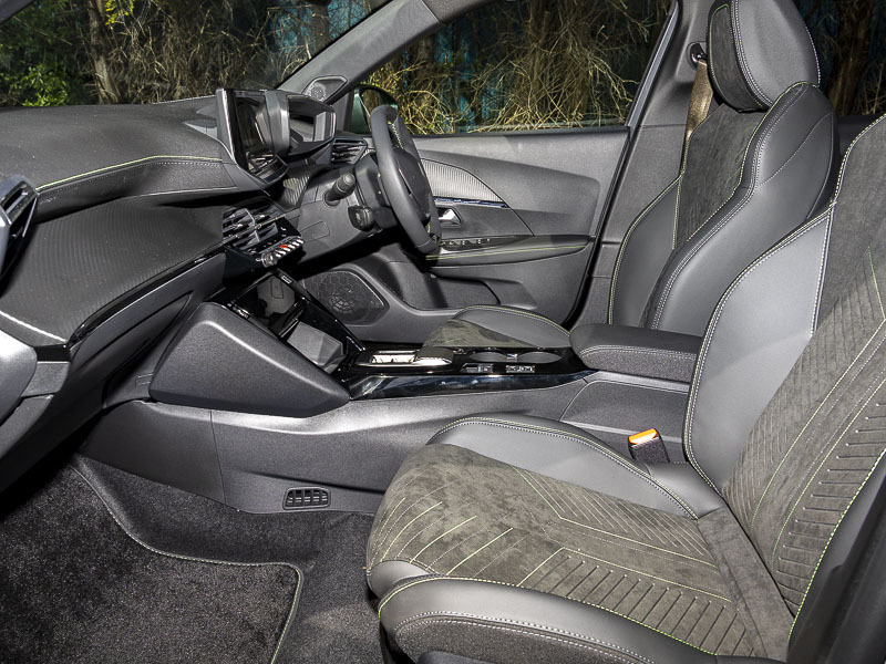 Peugeot e-2008 115Kw Gt Premium 54Kwh Black #5