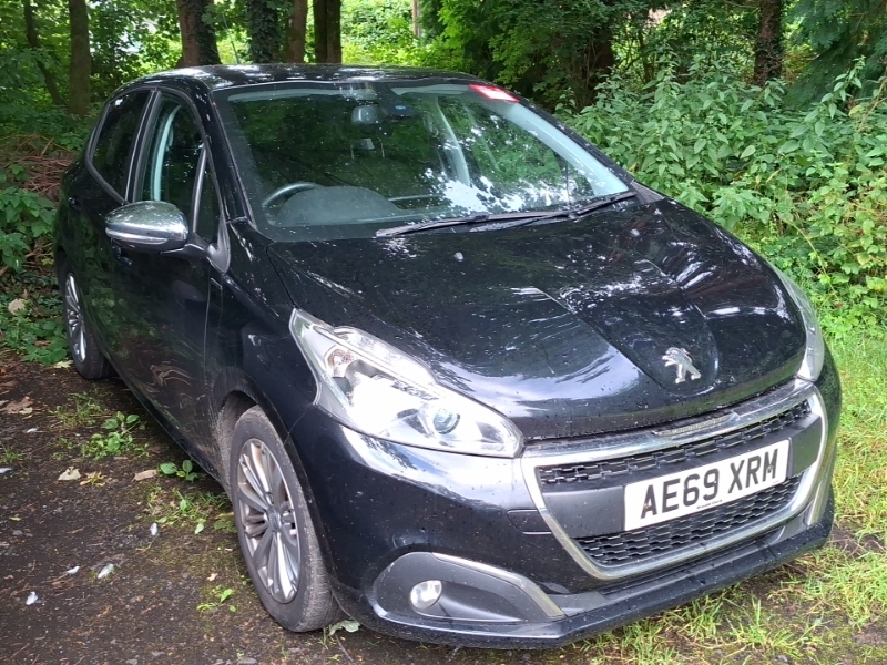 Peugeot 208 1.2 Puretech 82 Signature Start Stop AE69XRM Black