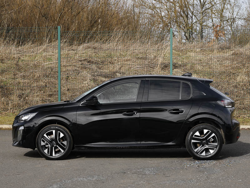 Peugeot 208 1.2 Puretech 100 Allure Black #4