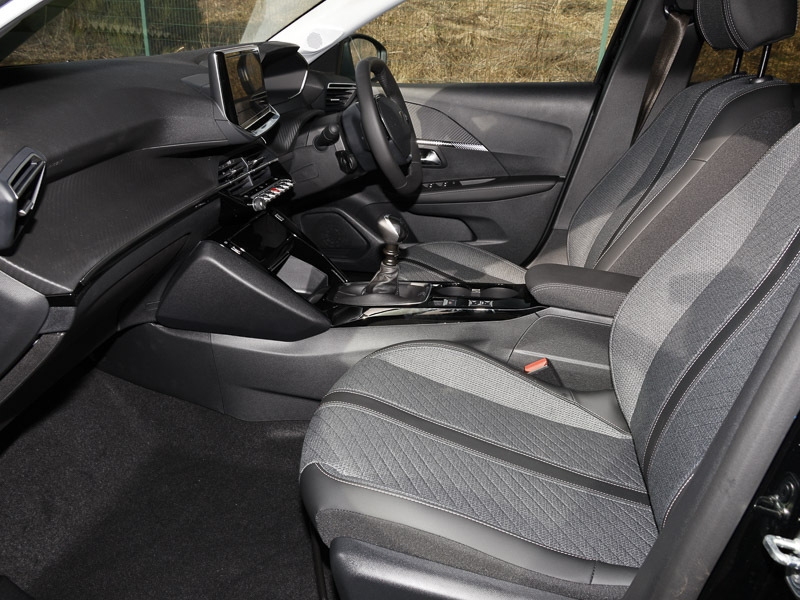 Peugeot 208 1.2 Puretech 100 Allure Black #5
