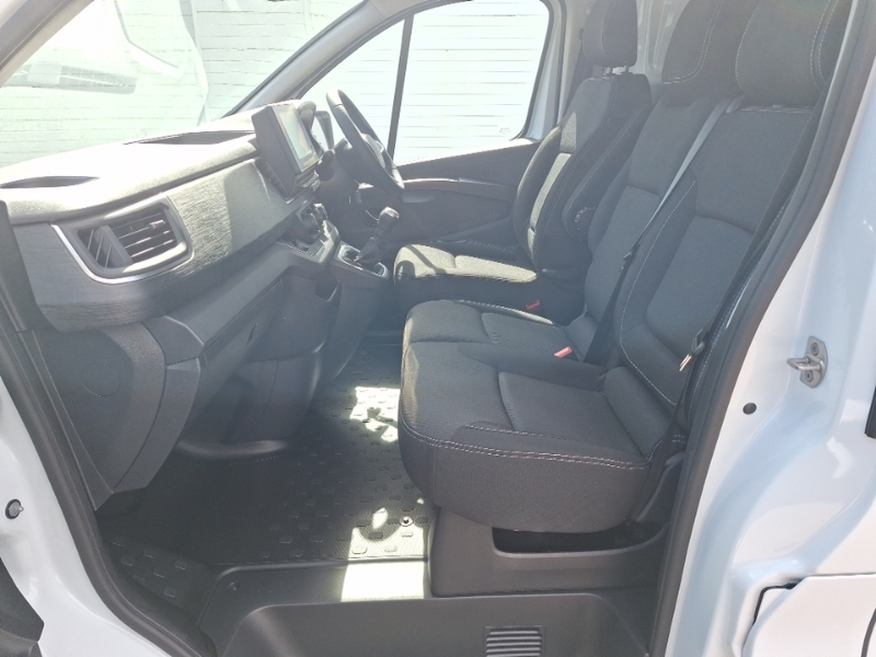 Renault Trafic Sl30 Blue Dci 150 Extra Safety Van White #5