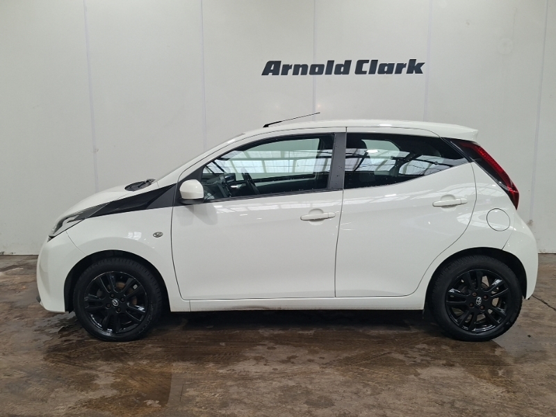 Toyota Aygo 1.0 Vvt-i X-play White #4