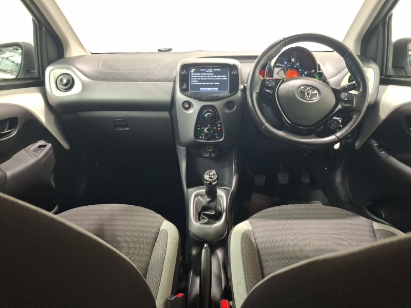 Toyota Aygo 1.0 Vvt-i X-play White #3