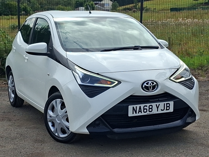 Toyota Aygo Vvt-i X-trend Hatchback Red #1