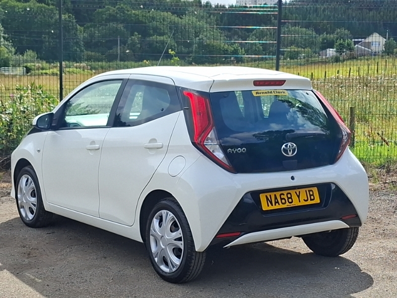 Toyota Aygo Vvt-i X-trend Hatchback Red #2
