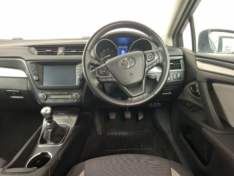 Toyota Avensis Blue #8