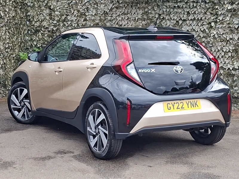 Toyota Aygo X 1.0 Vvt-i Edge Beige #2
