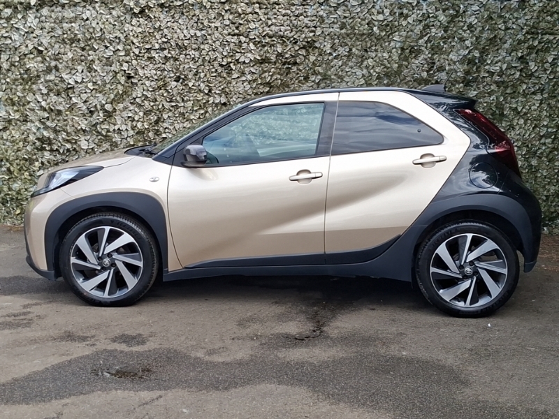 Toyota Aygo X 1.0 Vvt-i Edge Beige #4