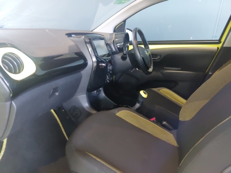 Toyota Aygo 1.0 Vvt-i X-cite 3 Yellow #5