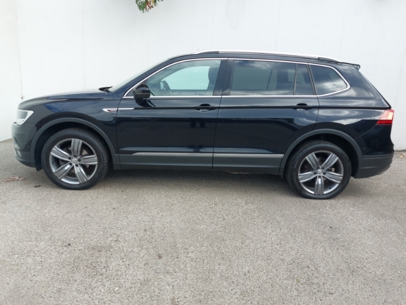 Volkswagen Tiguan Allspace 2.0 Tdi 4Motion Match Dsg Black #4