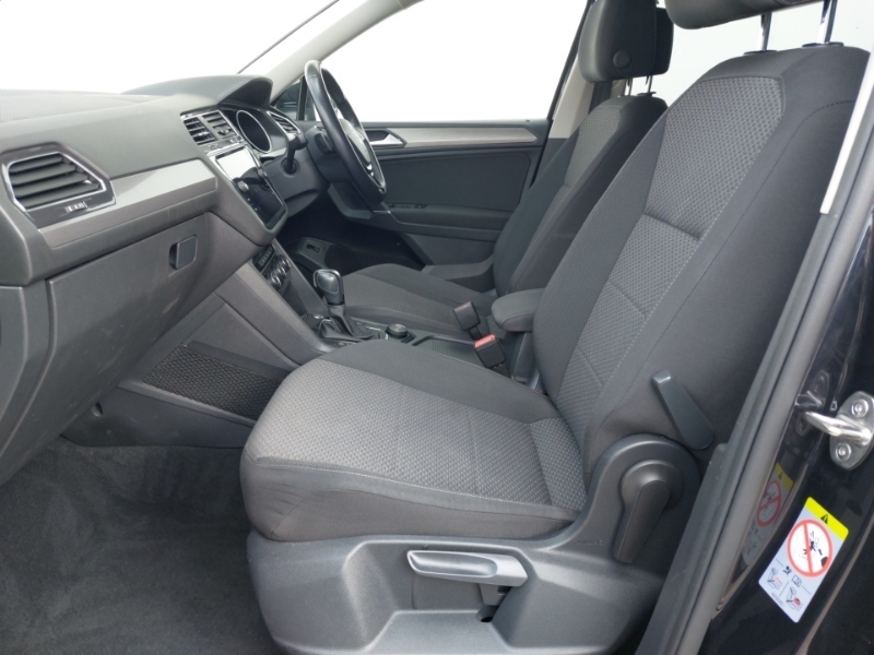 Volkswagen Tiguan Allspace 2.0 Tdi 4Motion Match Dsg Black #5