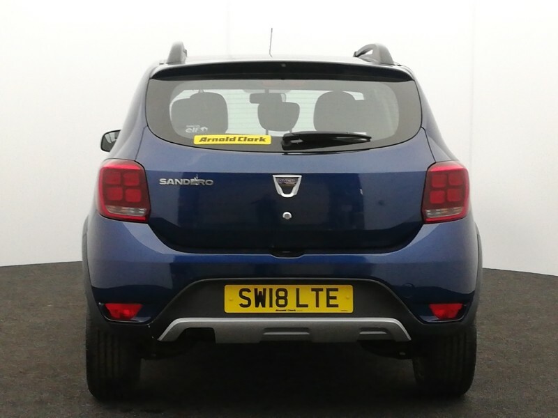 Dacia Sandero Stepway Stepway 0.9 Laureate. Family Car. Red #18