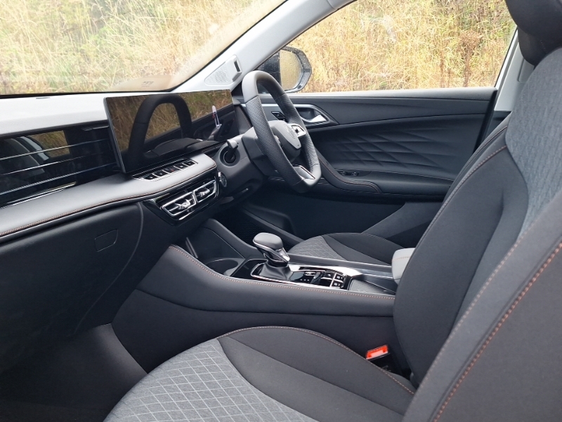 MG HS 1.5 T-gdi Hybrid Se White #5