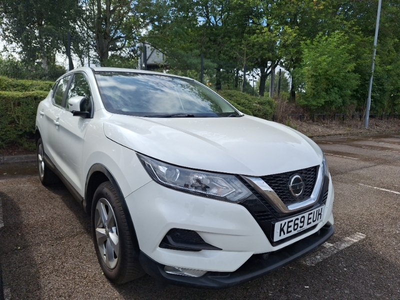 Nissan Qashqai 1.3 Dig-t 160 Acenta Premium White