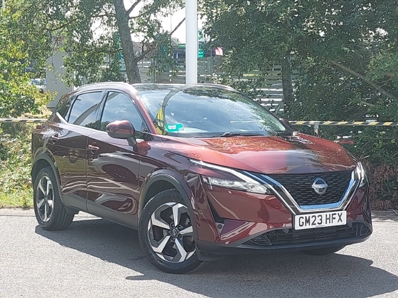 Nissan Qashqai 1.3 Dig-t Mh N-connecta Glass Roof Red