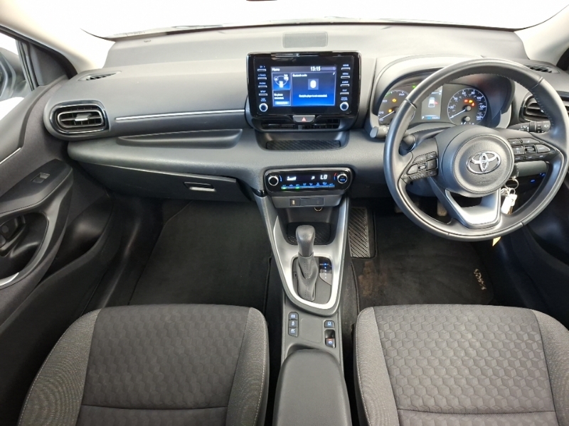 Toyota Yaris 1.5 Hybrid Icon Cvt White #3