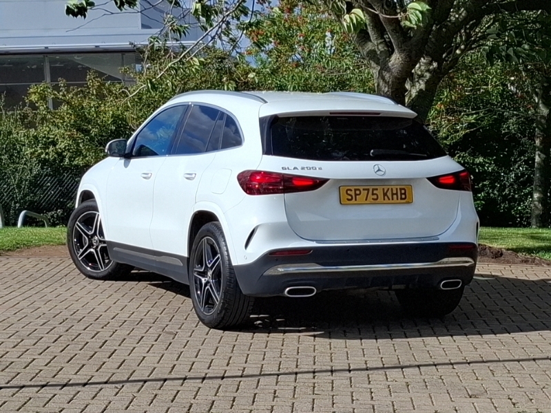 Mercedes-Benz GLA Class Gla 200D Amg Line Executive White #2