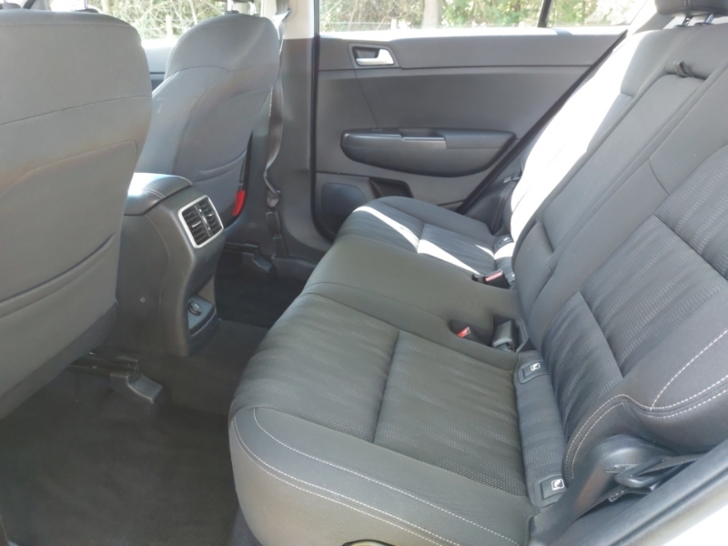 Kia Sportage 1.7 Crdi Isg 1 White #6