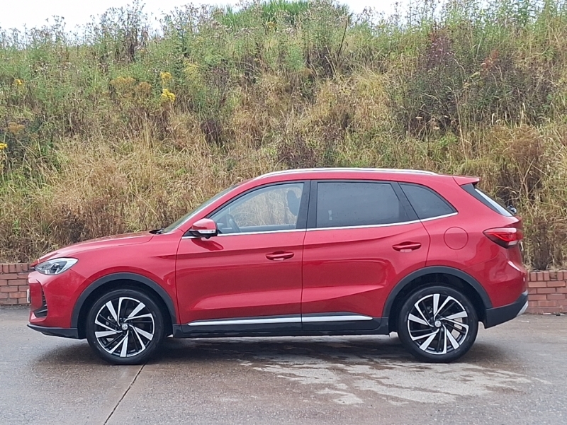 MG ZS 1.5 Hybrid Trophy Red #4