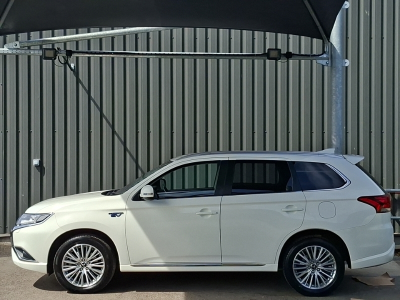Mitsubishi Outlander 2.4 Phev Juro White #4