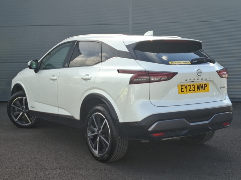 Nissan Qashqai 1.3 Dig-t Mh Acenta Premium White #2