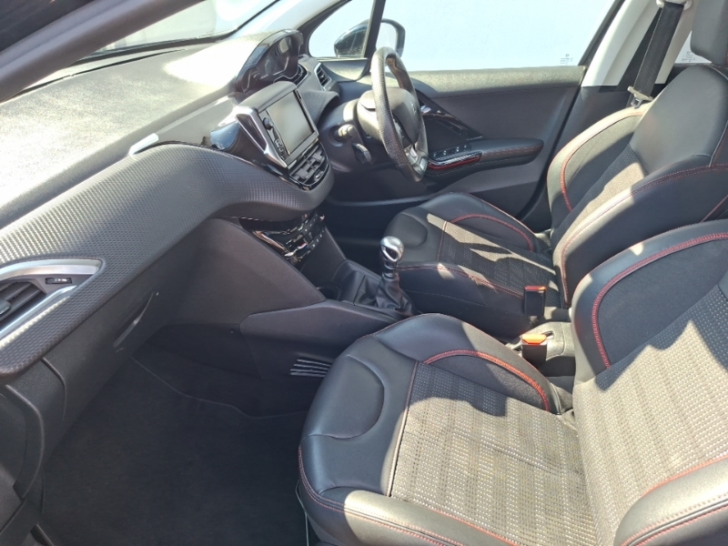 Peugeot 208 1.2 Puretech 110 Gt Line 6 Speed Black #5