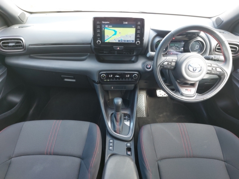 Toyota Yaris 1.5 Hybrid Gr Sport Cvt White #3