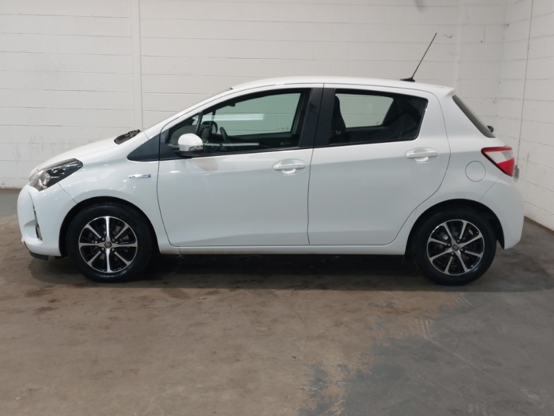 Toyota Yaris 1.5 Hybrid Icon Tech Cvt White #4