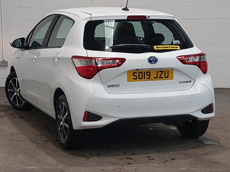 Toyota Yaris 1.5 Hybrid Icon Tech Cvt White #2