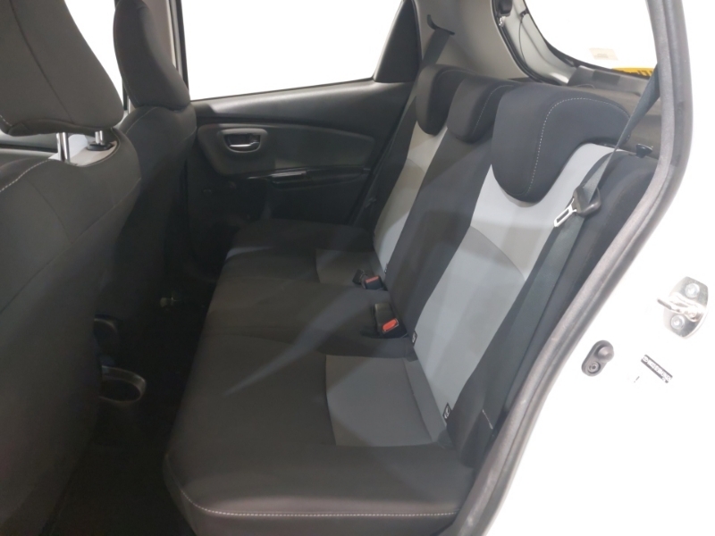 Toyota Yaris 1.5 Hybrid Icon Tech Cvt White #6